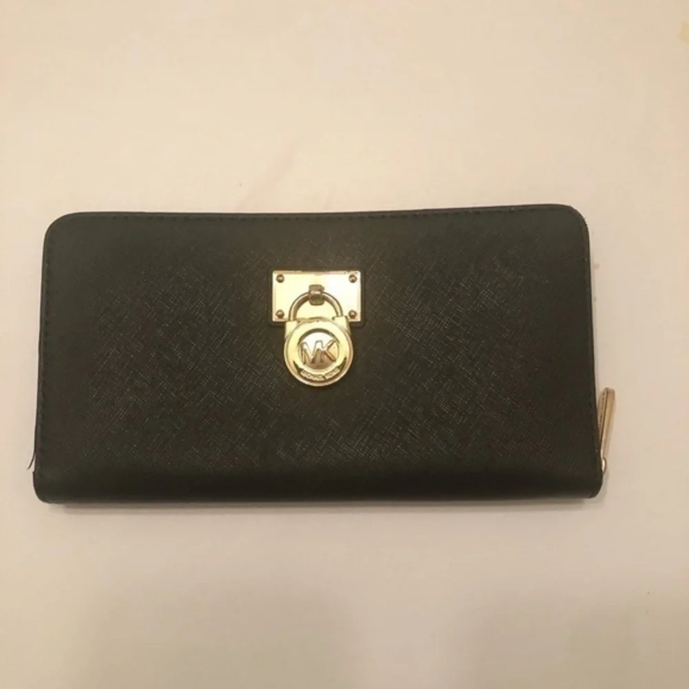 Michael kors black Hamilton lock wallet zipper
